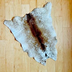 Cowhide 31”x30”